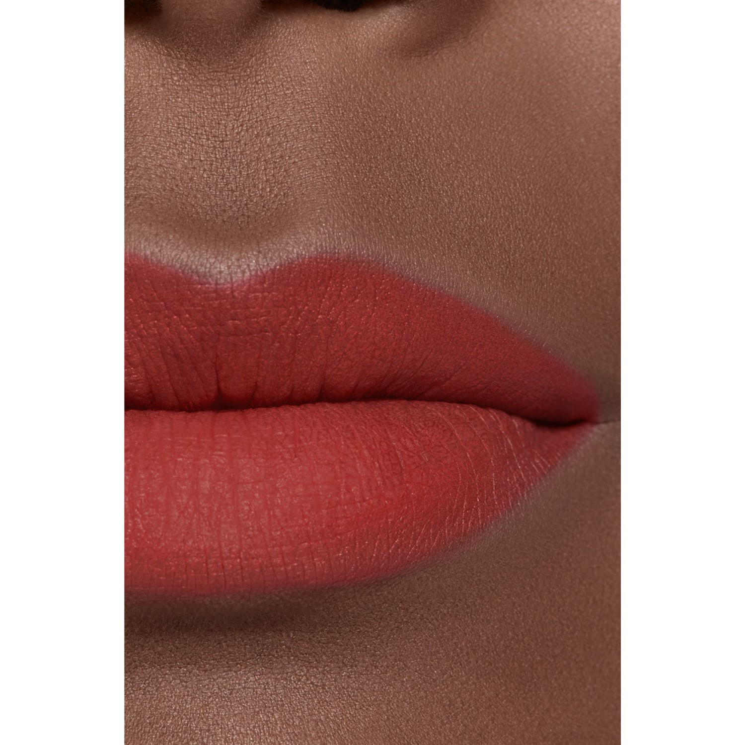LA BARRA DE LABIOS LÍQUIDA MATE INTENSA DE LARGA DURACIÓN